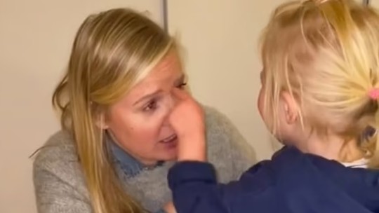 Vídeo: menina chora porque quer ter rugas como seus pais