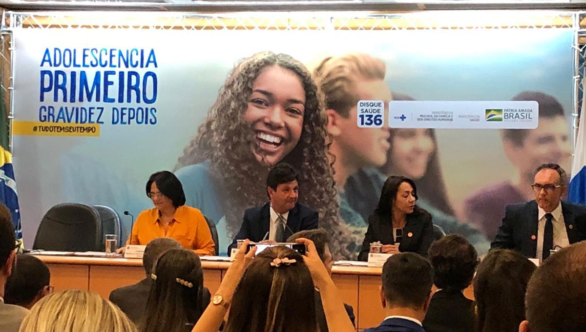 Com alerta contra o sexo precoce, governo lança campanha de prevenção à gravidez na adolescência