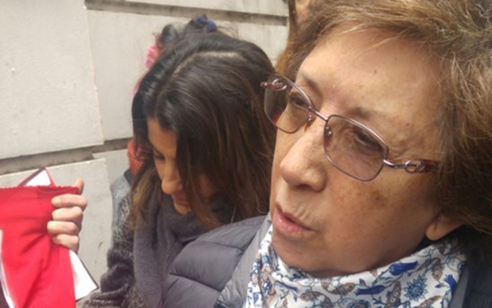 A argentina Silvia Mollo estÃ¡ entre os que pediram o desligamento da Igreja (Foto: BBC)