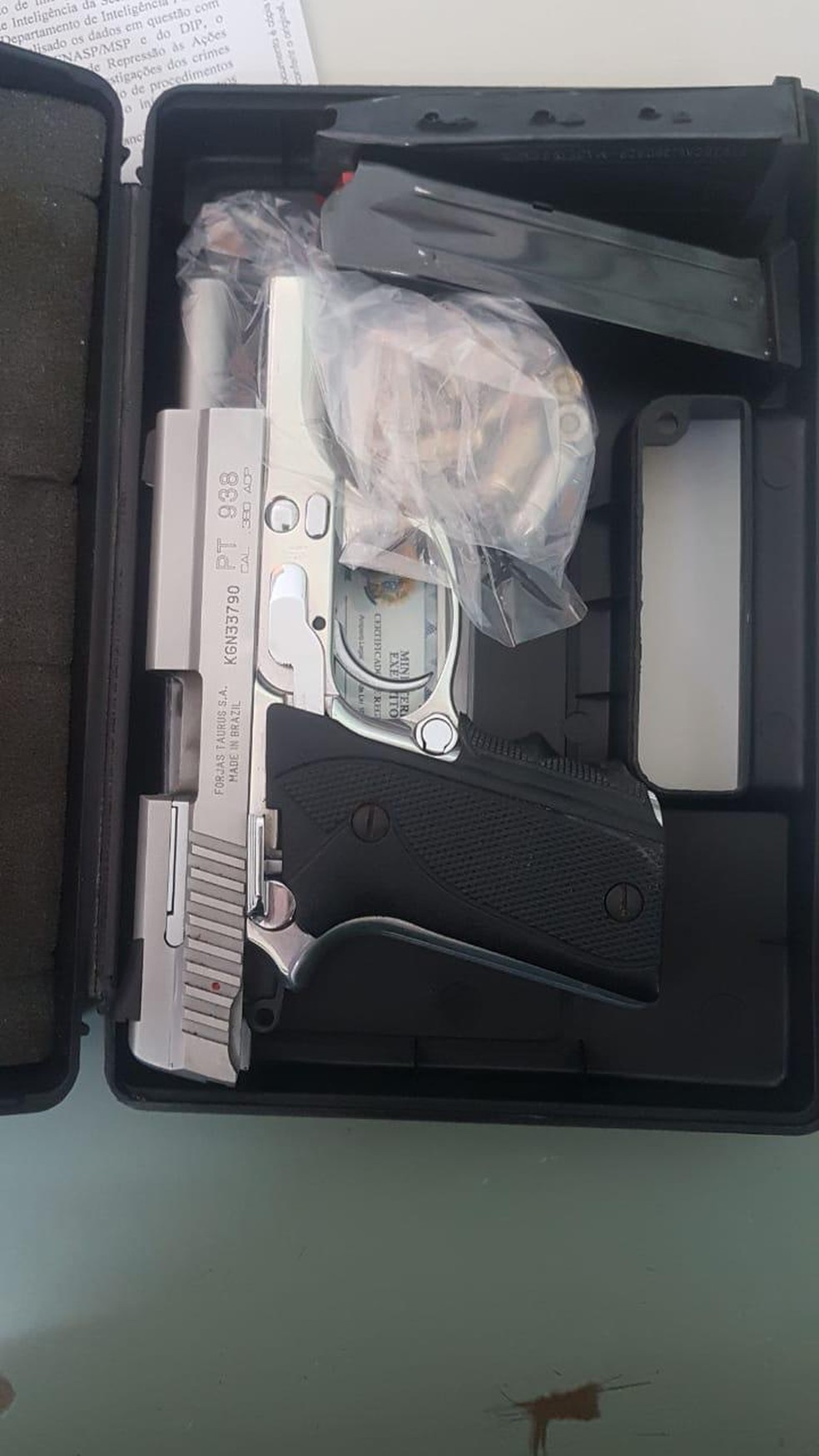 Duas pistolas foram apreendidas — Foto: Reprodução/Polícia Civil do Ceará