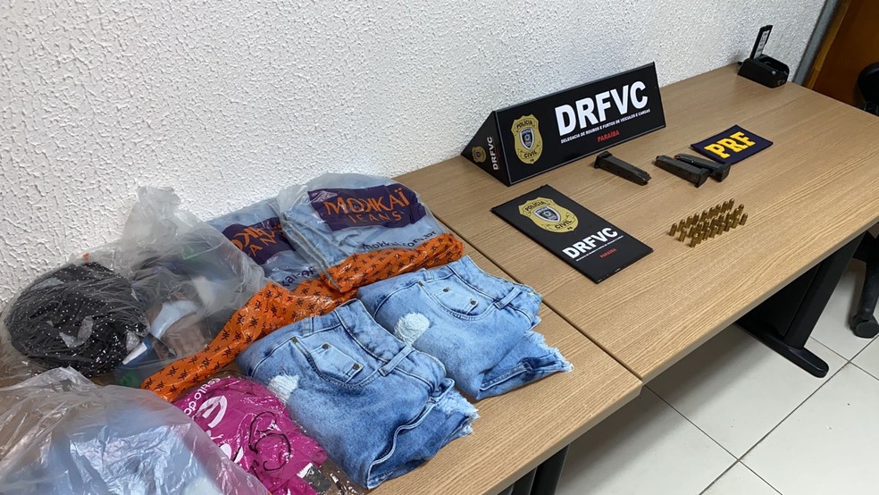 Materiais apreendidos na 'Operação Camuflados', na PB — Foto: Antônio Vieira/TV Cabo Branco