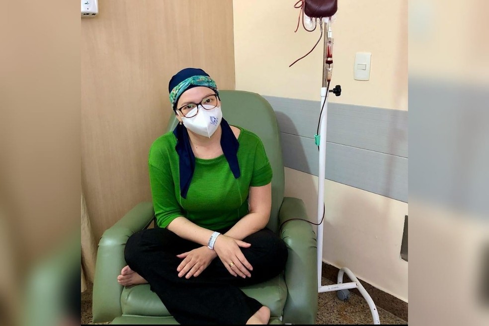 Repórter Marina Alves comemora recuperação após transplante de medula, em Fortaleza. — Foto: Arquivo pessoal