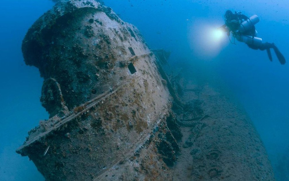 Torre do submarino britânico HMS Stubborn, afundado em Malta há 51 anos (Foto: Steve Jones/www.millionfish.com)