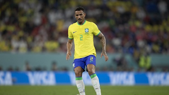 Danilo passa segurança improvisado na esquerda e reforça versatilidade de grupo do Brasil na Copa do Mundo