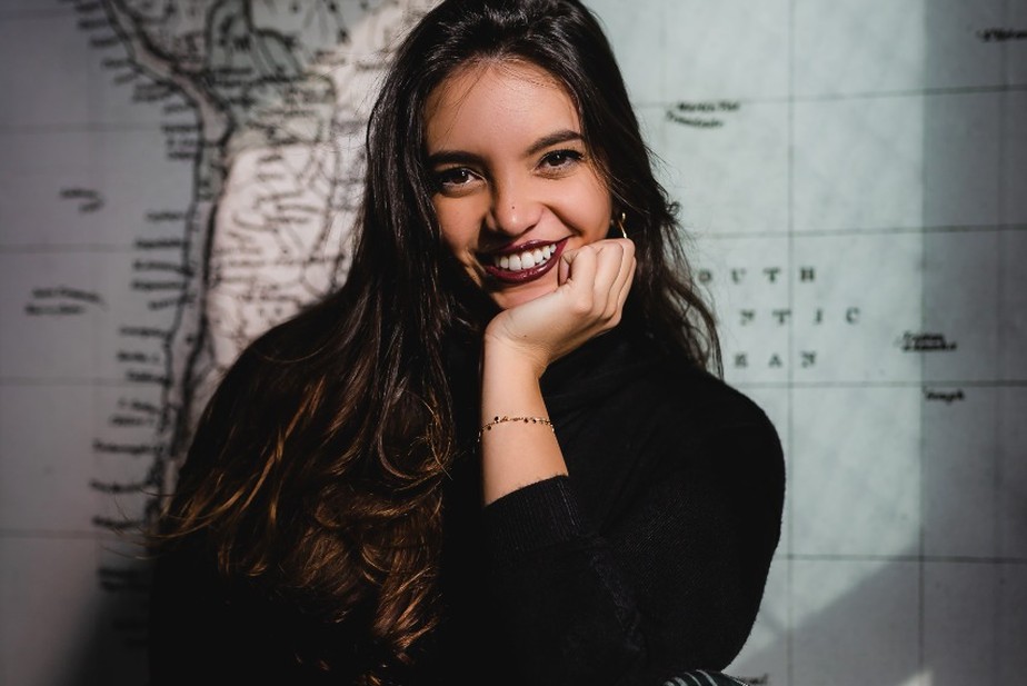 Débora Aladim, de 23 anos, é professora de história e influenciadora de educação nas redes sociais Reprodução