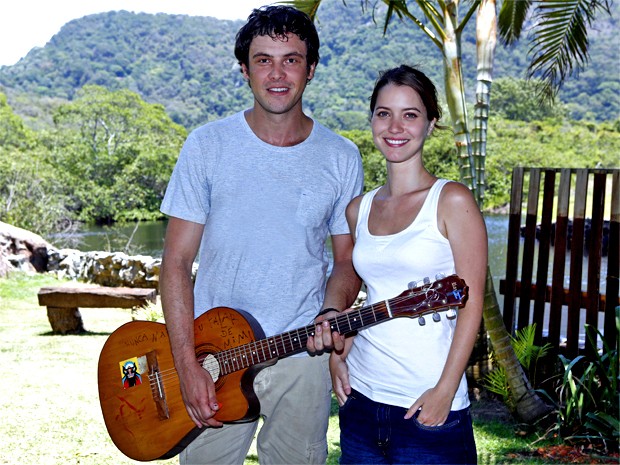 Sergio Guizé e Nathalia Dill dão palinha de música que cantam em cena na pele de Caíque e Laura (Foto: Fábio Rocha/ Gshow)