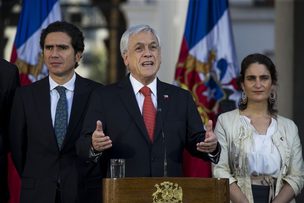 O presidente do Chile, Sebastián Piñera, durante anúncio nesta quarta (6) de medida que garante a renda mínima no país. — Foto: Javier Torres/AFP