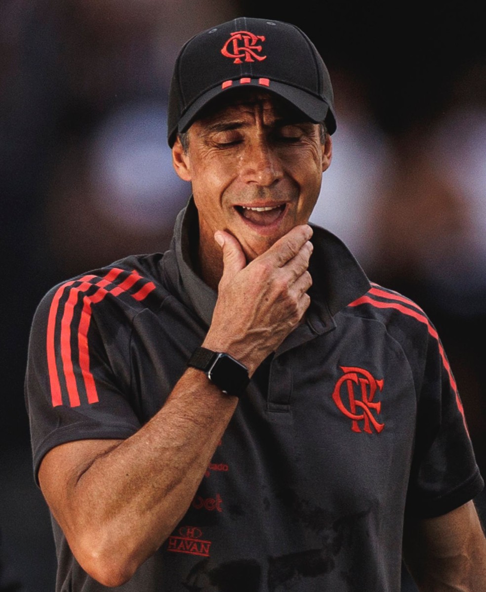 Paulo Sousa n&atilde;o cogita pedir para sair do clube &mdash; Foto: Pedro Martins / Foto FC