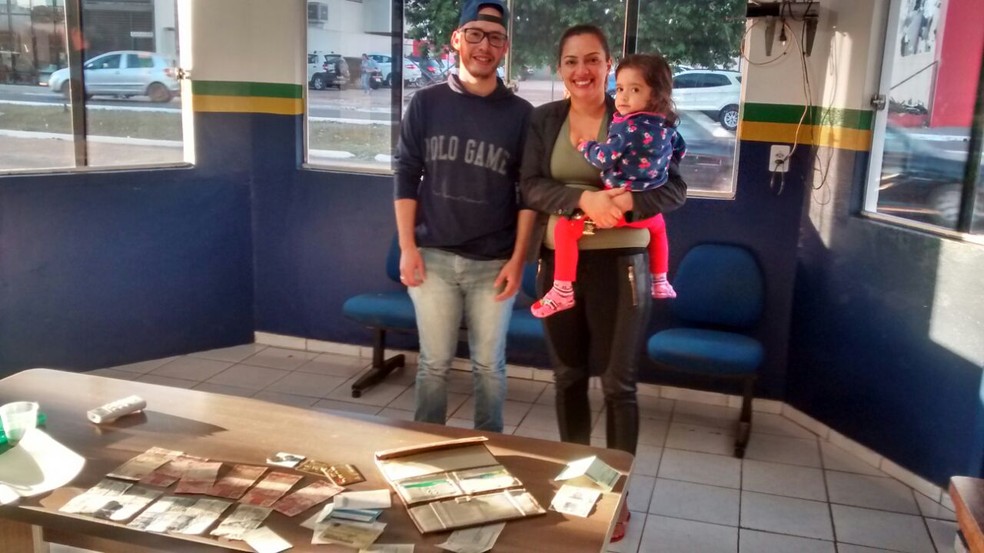 Luciana com a filha no encontro com Felipe na base da P-Tran (Foto: P-Tran/Divulga&ccedil;&atilde;o)