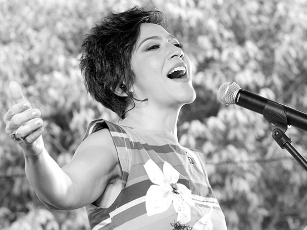 Valéria Oliveira na primeira apresentação do show 'Quem Segura Essa Onda' (Foto: Divulgação)