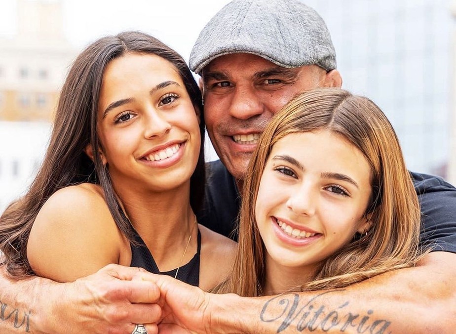 Vitor Belfort com as filhas
