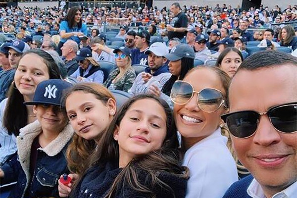 Jennifer Lopez e Alex Rodriguez com os filhos (Foto: Instagram)