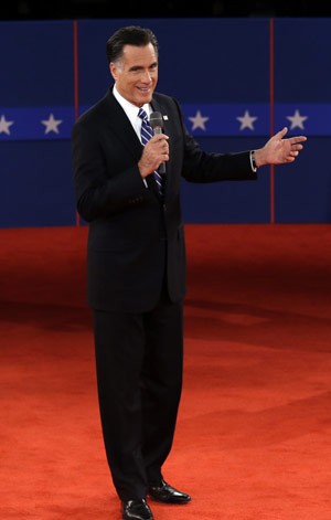 Romney responde a uma pergunta no debate (Foto: AP)