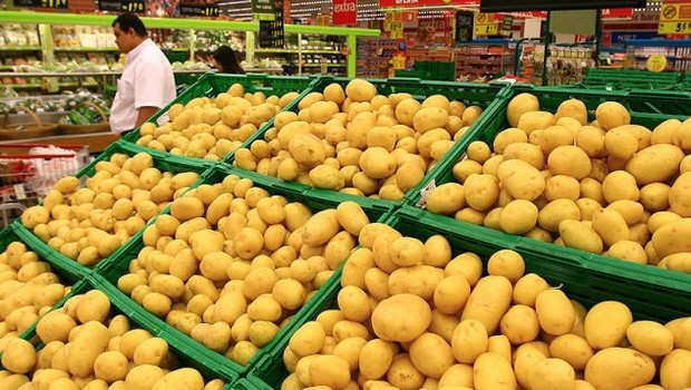 Batata é vendida em supermercado de São Paulo ; alimentos ; consumo ; varejo ;  (Foto: Fotos Públicas)