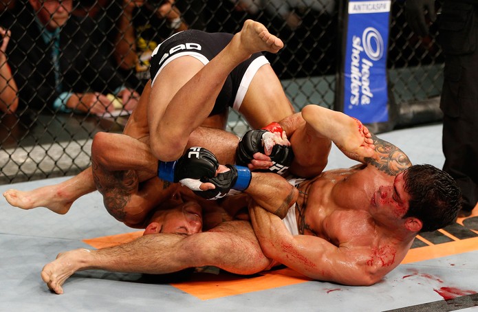 Raphael Assunção venceu Vaughan Lee no primeiro UFC em Fortaleza, em 2013 — Foto: Getty Images