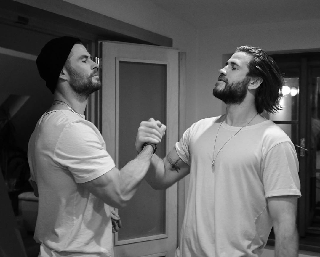 Chris Hemsworth publica clique com irmão, Liam, e brinca em legenda (Foto: Reprodução / Instagram)