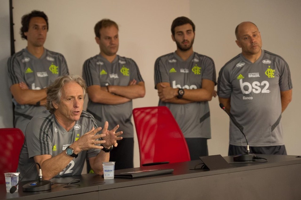 Jorge Jesus, técnico do Flamengo, e seu staff — Foto: Alexandre Vidal/Flamengo