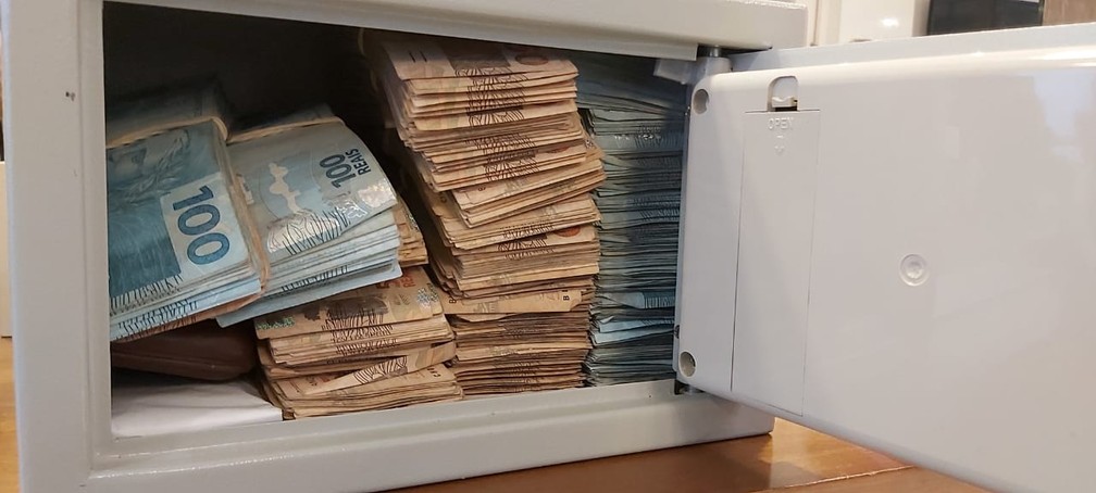 Dinheiro apreendido em operação da PF que investiga fraudes no INSS — Foto: Divulgação PF