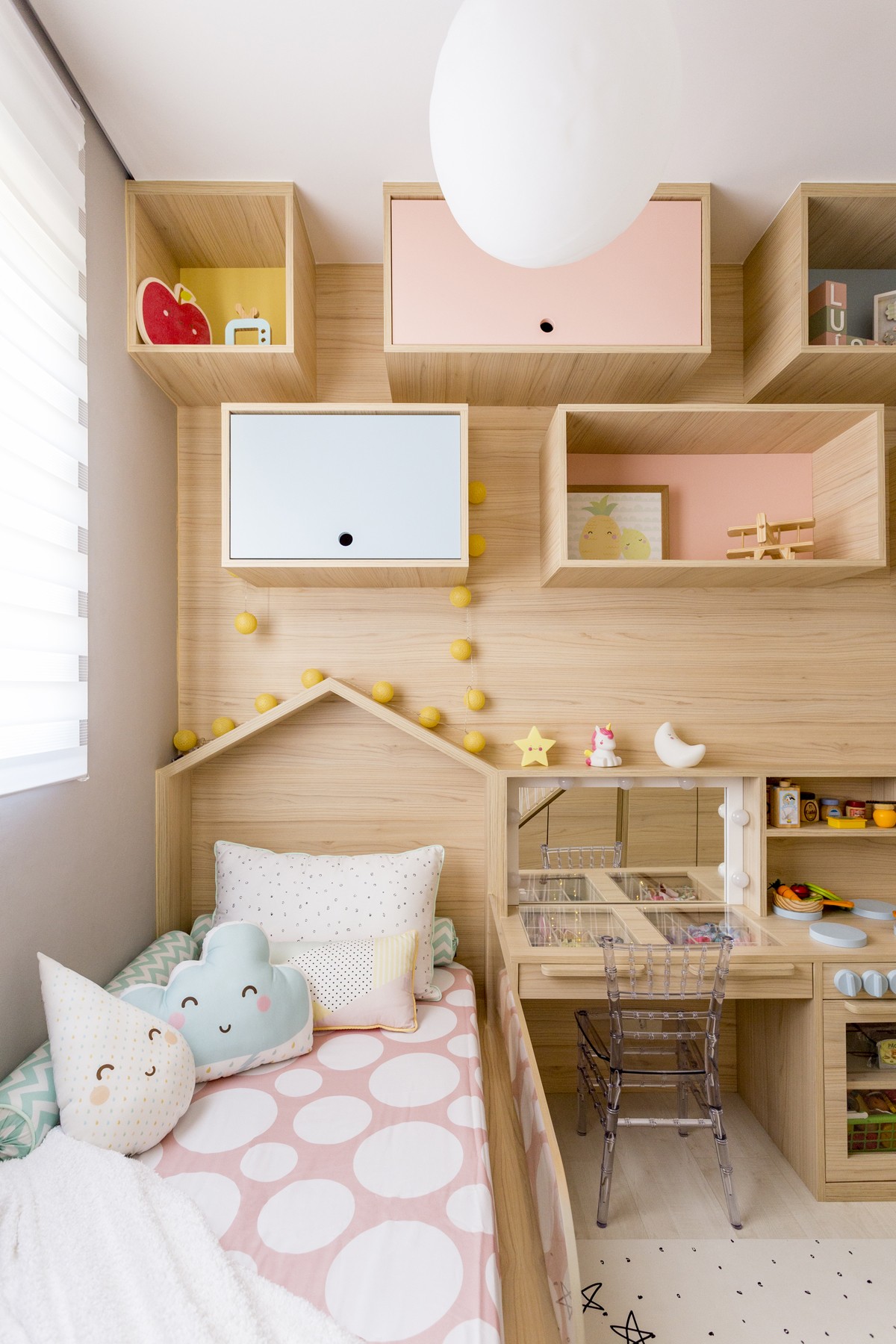 Décor do dia: quarto infantil com decoração lúdica e espaço para atividades (Foto: Matho Fotografia)