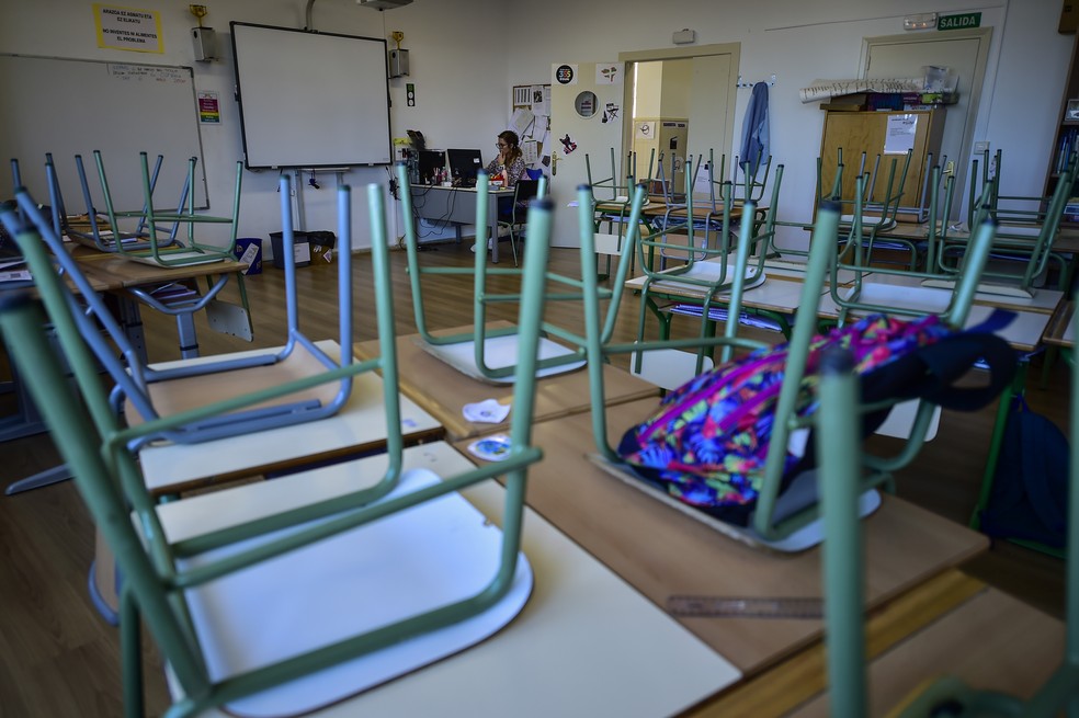 Escolas fechadas na Espanha para conter epidemia de Covid-19 — Foto: Alvaro Barrientos/AP