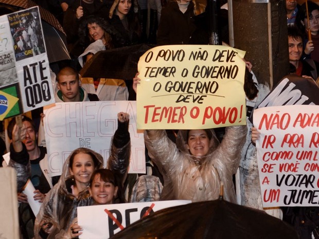 Em Passo Fundo, manifestantes foram às ruas protestar (Foto: Franco Rodrigues/ Glow Press)