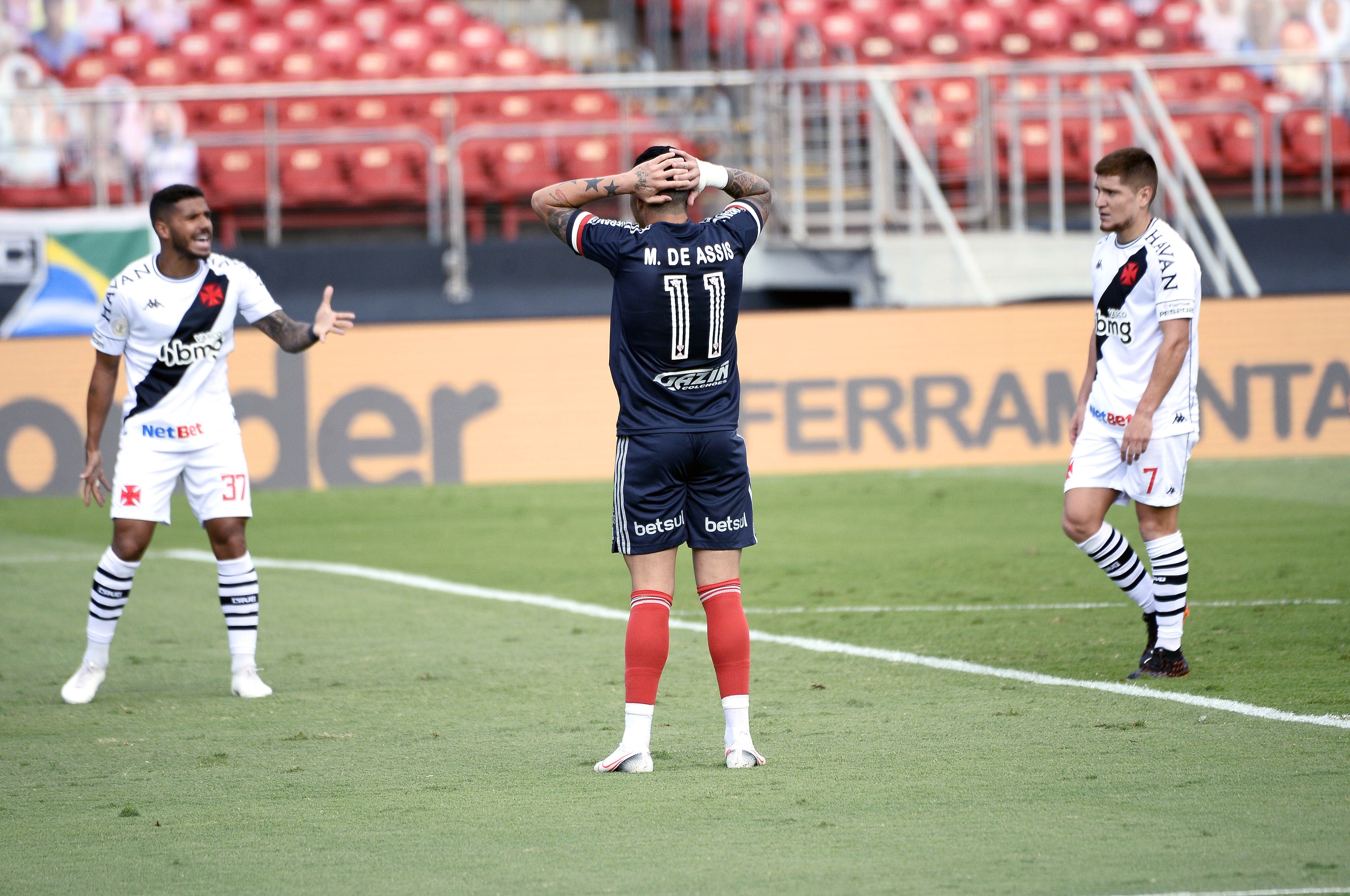 Atuacoes Do Sao Paulo Luciano Marca Mas Time Para Na Marcacao Do Vasco Em Empate Esporte No Mundo