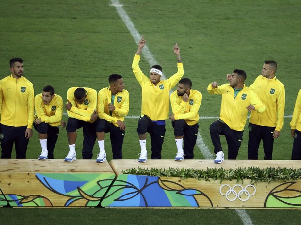 2016 Rio Olympics - Soccer - Victory Ceremony - Men's Football Tournament Victory Ceremony - Maracana - Rio de Janeiro, Brazil - 20/08/2016. Brazilian players during the medal ceremony. (Foto: Leonhard Foeger/Reuters)
