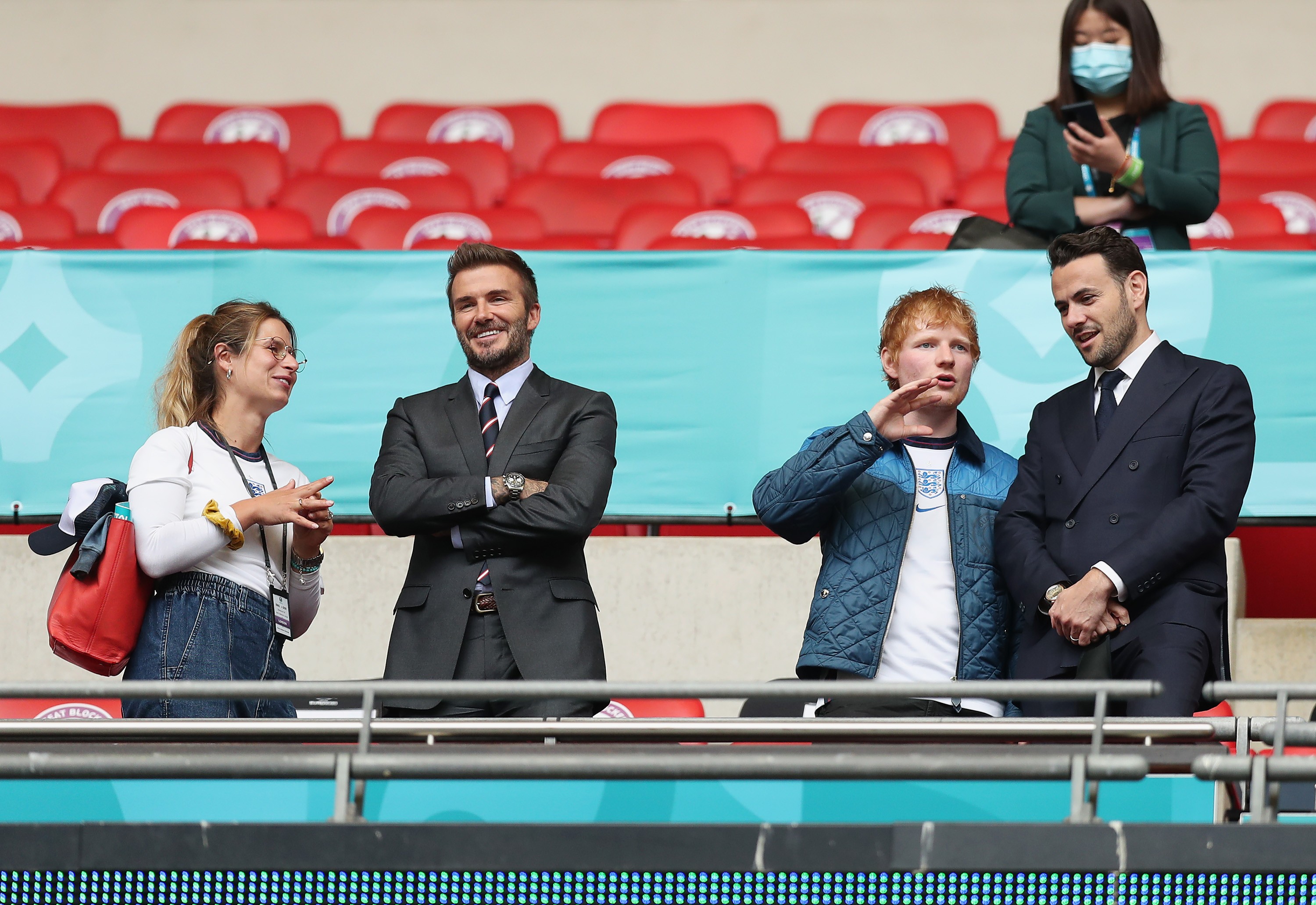 Narrador do SporTV confunde Ed Sheeran  com Jason Mraz; cantor estava acompanhado de Beckham (Foto: Alex Morton - UEFA/UEFA via Getty Images)
