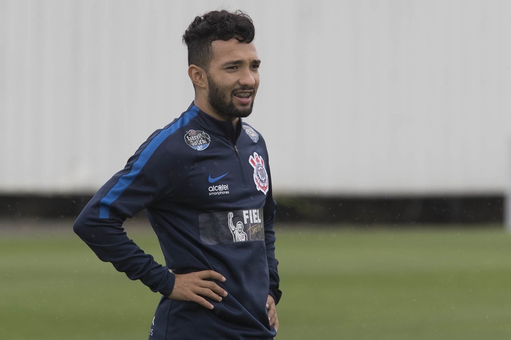 Carille testa Clayson no lugar de Jadson no meio-campo do Corinthians
