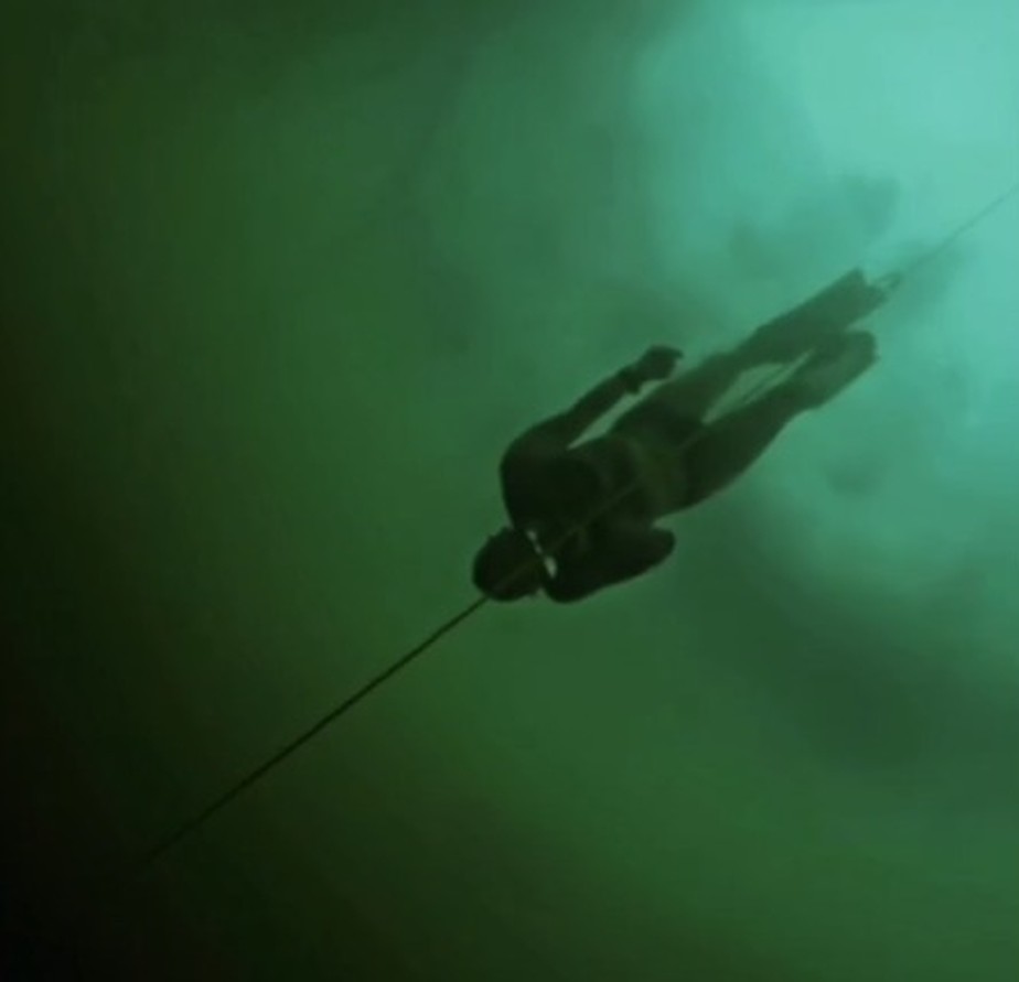 David Vencl conseguiu mergulhar até 52,1 metros de profundidade em apneia no Lago Sils