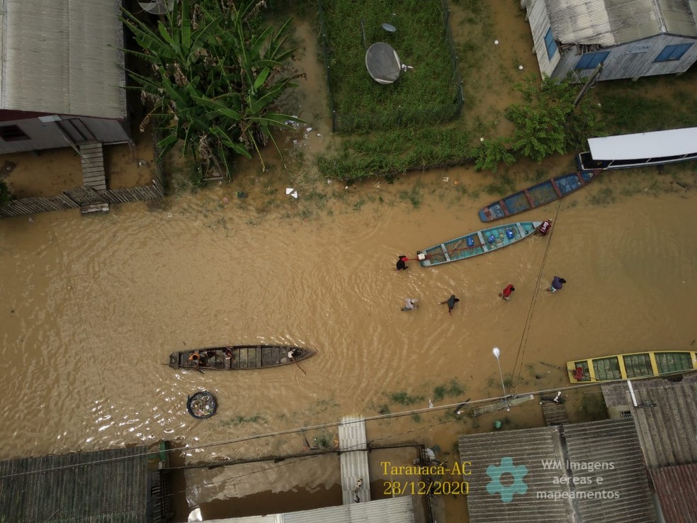 Famílias foram retiradas de casas e levadas para escola na cidade de Tarauacá — Foto: Willian Carlos de Lima Moreira/Arquivo pessoal