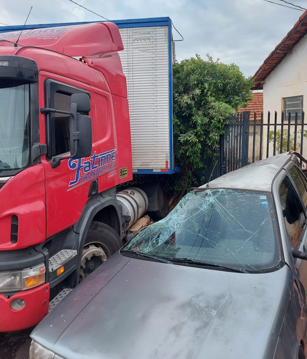 Acidente foi registrado na área central de Ibitinga (SP) — Foto: Reprodução/Redes sociais
