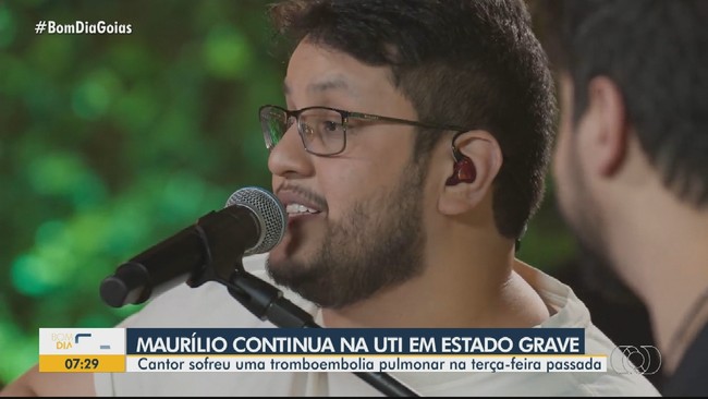 Cantor Maurílio passa a respirar espontaneamente, diz boletim