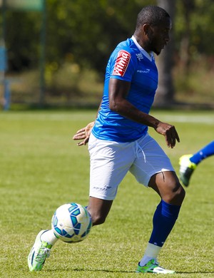 Willians relaciona tropeços com perda de gols e pede calma nas finalizações