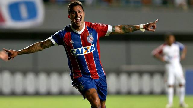 Vinicius comemora gol marcado diante do ParanÃ¡