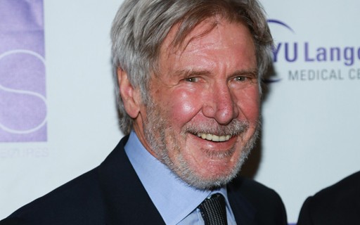 Harrison Ford atravessa pista de aeroporto indevidamente com monomotor