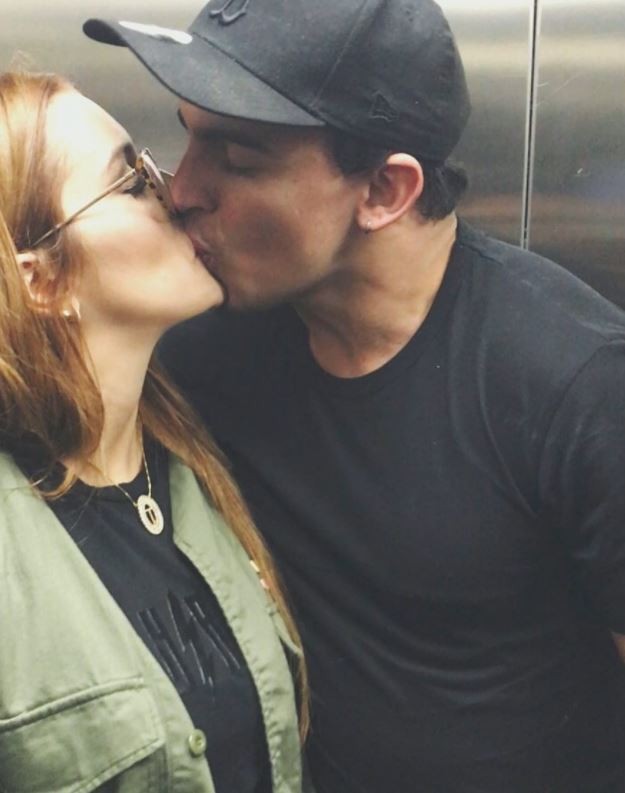 Ex-BBB Tamires faz declaração e beija namorado (Foto: Reprodução Instagram)