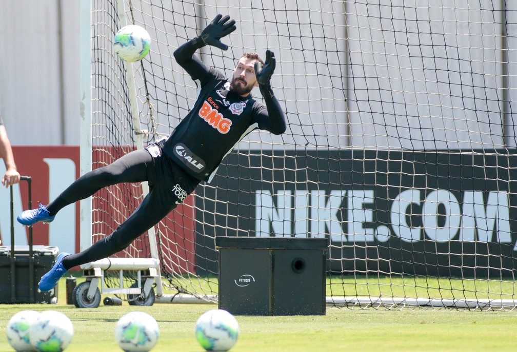 Escalação do Corinthians: Mancini comanda treino tático de olho no Botafogo; Walter será titular