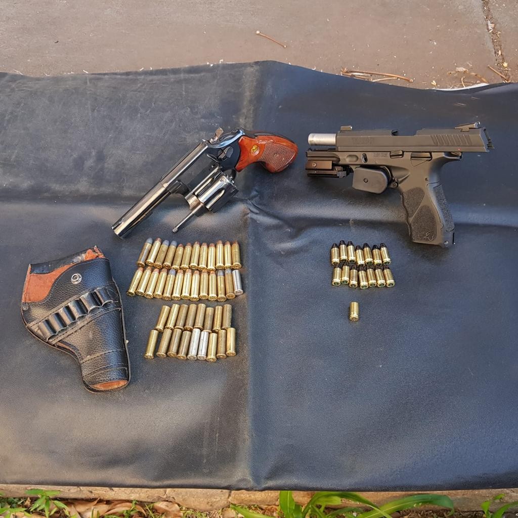 Homem é preso suspeito de agredir mulher e armas são apreendidas em Piracicaba
