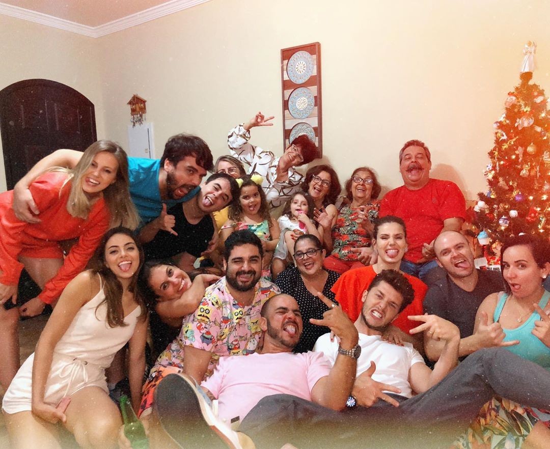 CAmila Queiroz e Klebber Toledo curtiram o Natal em família (Foto: Instagram/ Reprodução)