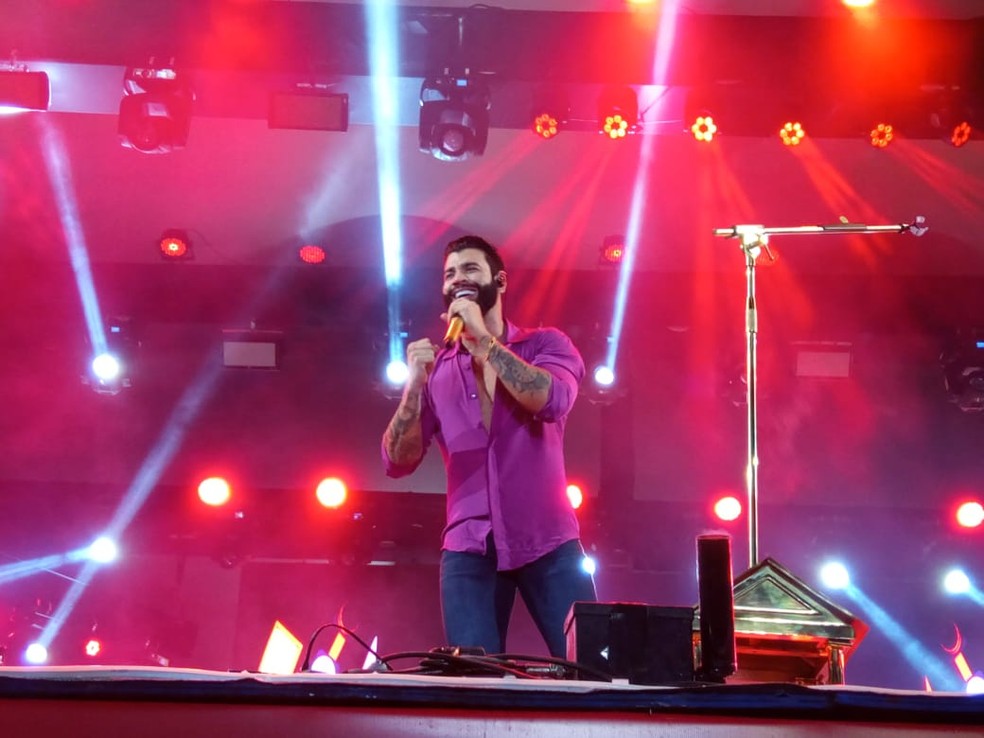 Gusttavo Lima em show no São João 2022 de Campina Grande — Foto: Iara Alves / g1