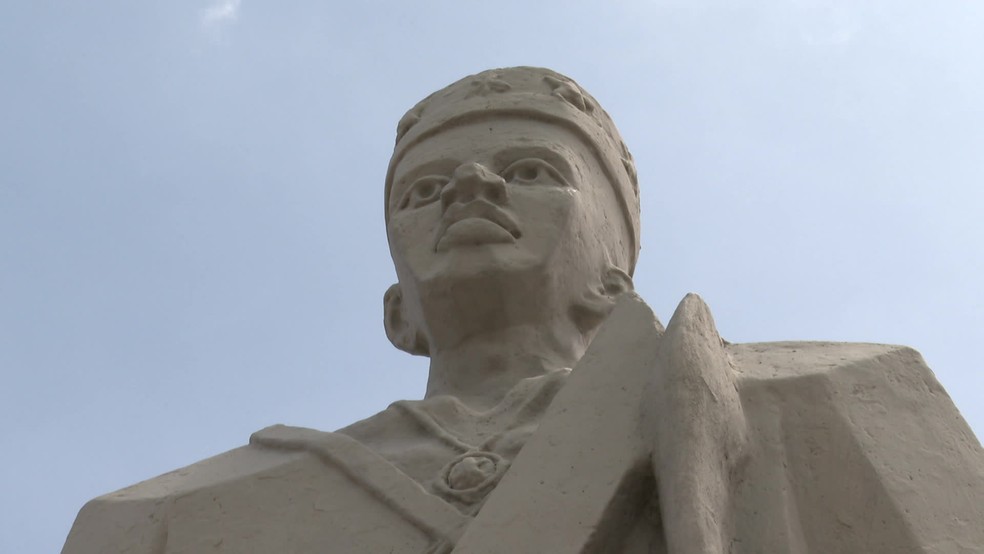 Estátua de Zumbi dos Palmares, localizada no Pátio do Carmo, no Centro do Recife — Foto: Reprodução/TV Globo