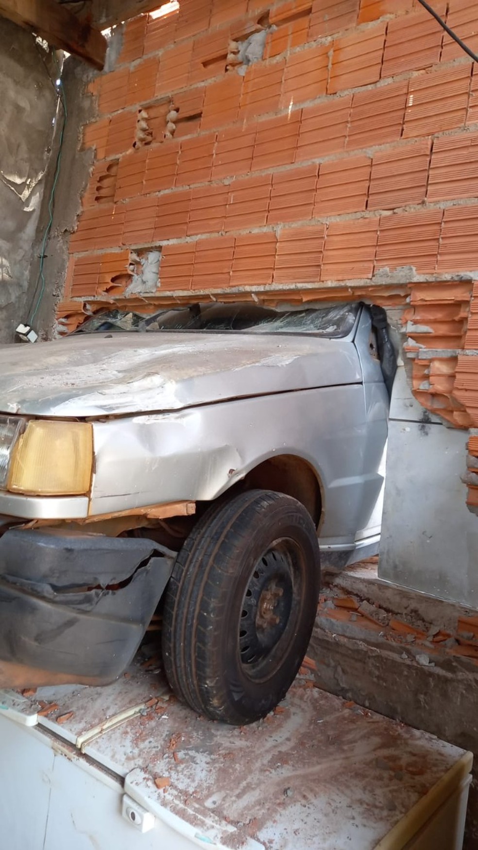 Acidente aconteceu nesta sexta-feira (22), em Cuiabá — Foto: Reprodução
