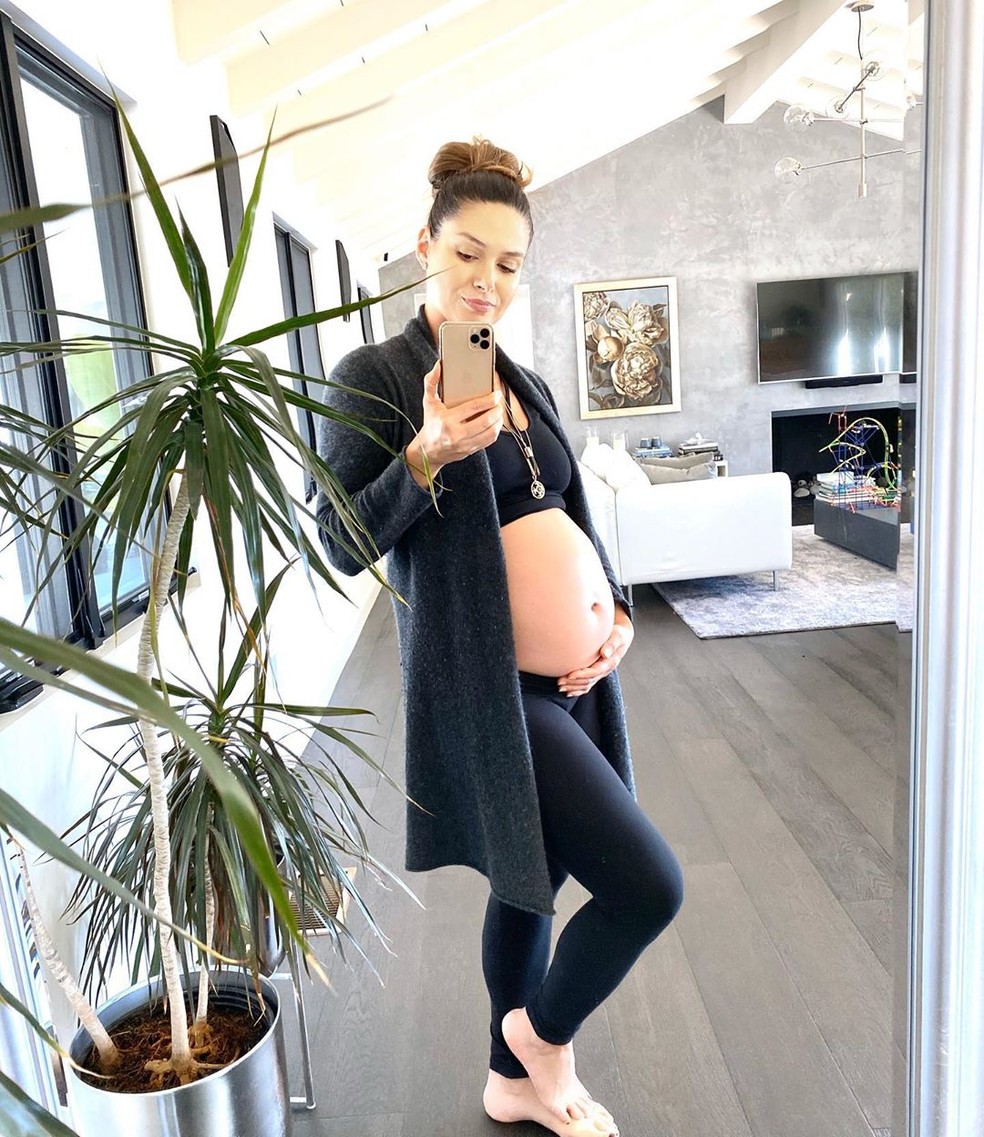 Fernanda Machado Volta A Praticar Exercicios Apos Preocupacao Com Placenta Yoga Como Sempre Me Salvando Famosos Gshow