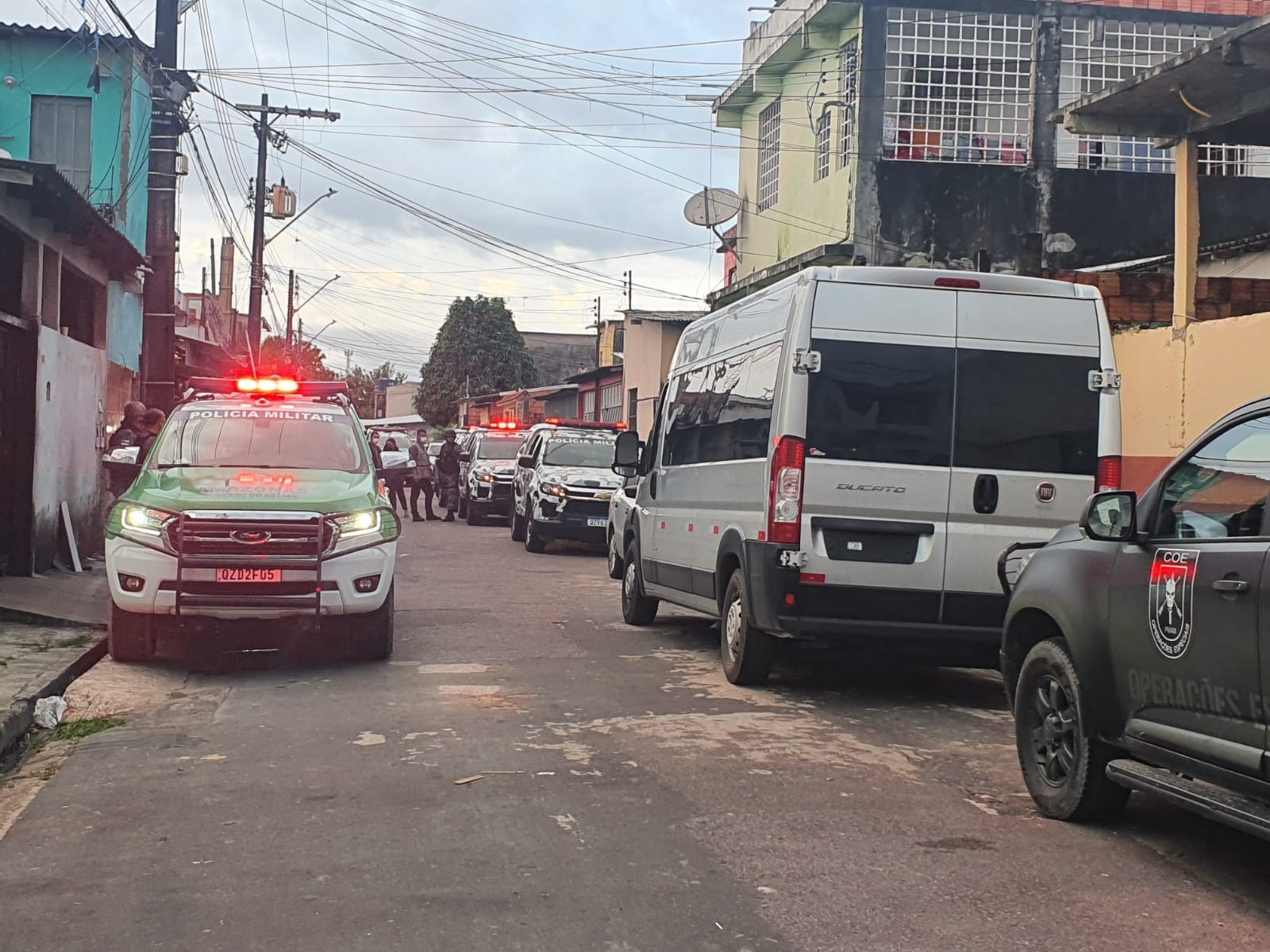 Homem é preso após manter família refém por 16 horas em Manaus