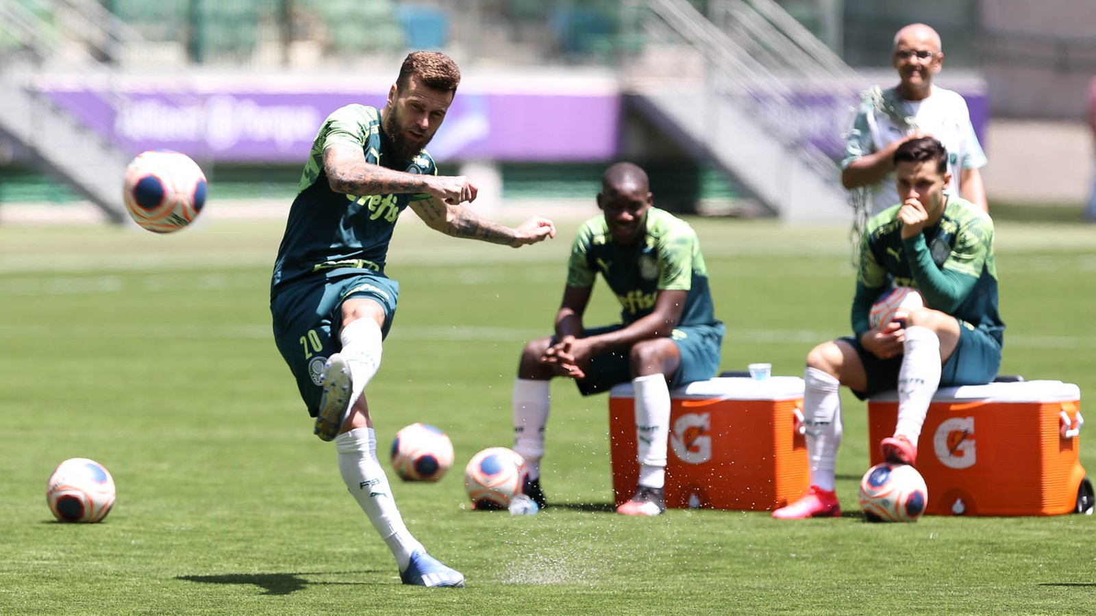 Com seis gols de falta em sete anos, Palmeiras busca 
