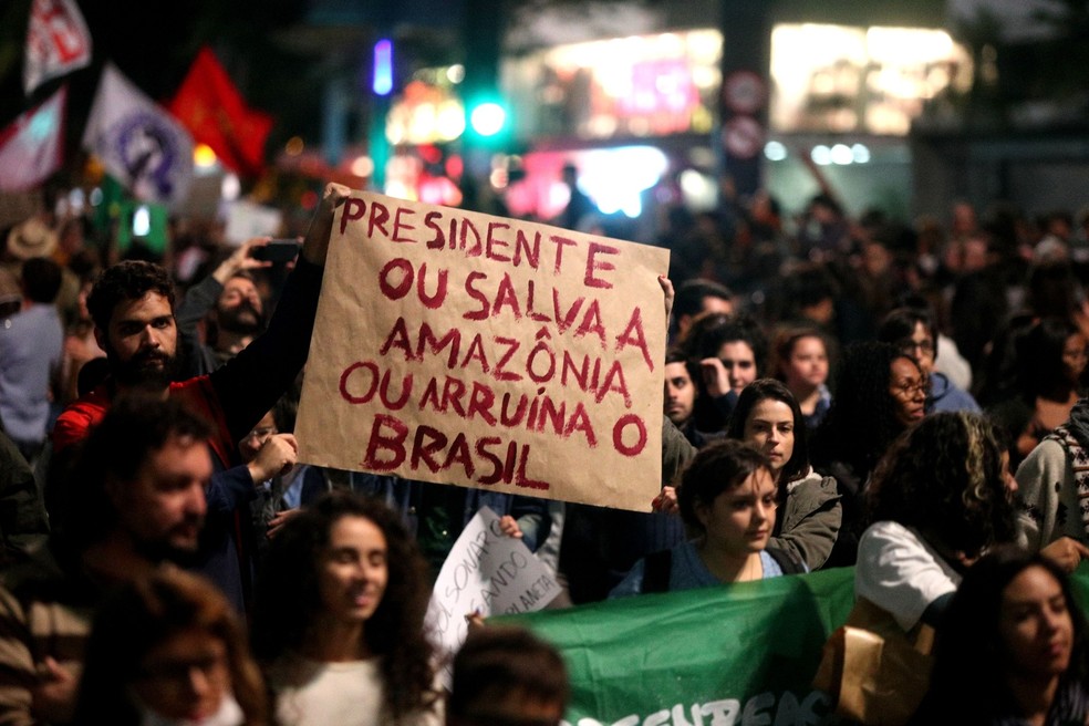 Protesto em defesa da Amazônia na Avenida Paulista nesta sexta-feira (23) — Foto: Alex Silva/Estadão Conteúdo