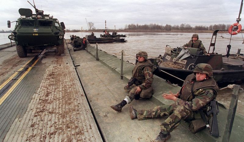 Tropas dos EUA na Bósnia em 1995 como parte de uma força da Otan (Foto: Getty Images via BBC News)
