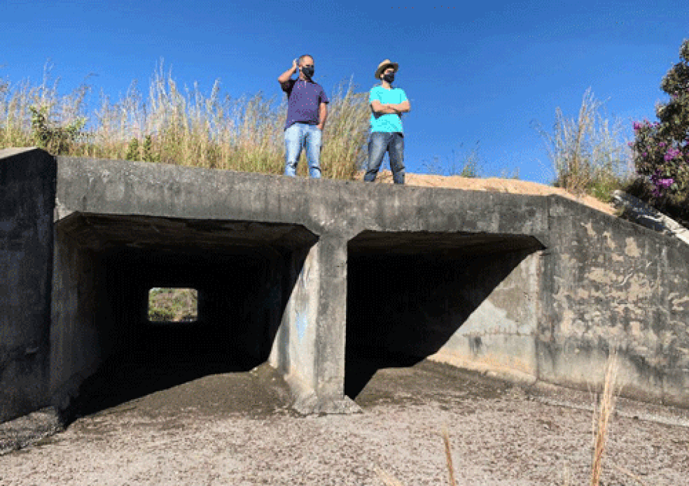 Bueiro de concreto da Goinfra: dutos de água que já existem nas rodovias serão transformados em passagem para animais. — Foto: GoInfra