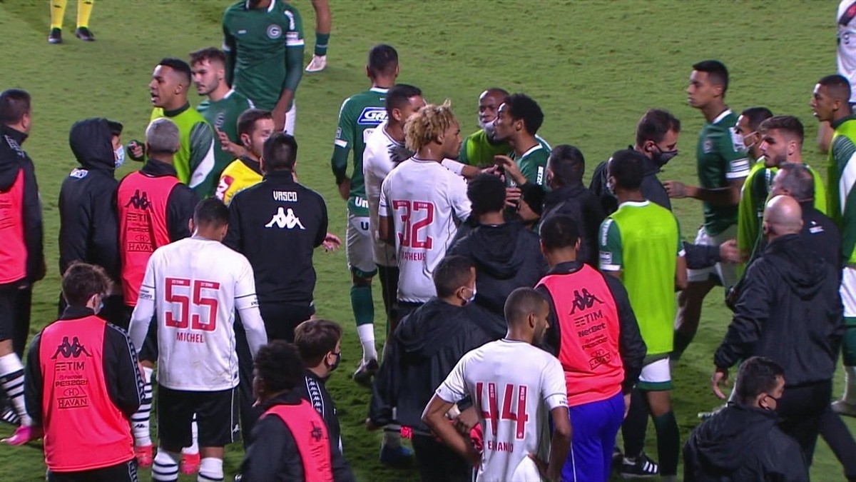 Jogo contra o Goiás acaba em confusão, e Vasco perde cinco jogadores por suspensão - Vimarsana News